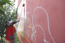 Pregunte aquí  cómo eliminar los grafitis de la fachada de su vivienda o negocio. 
